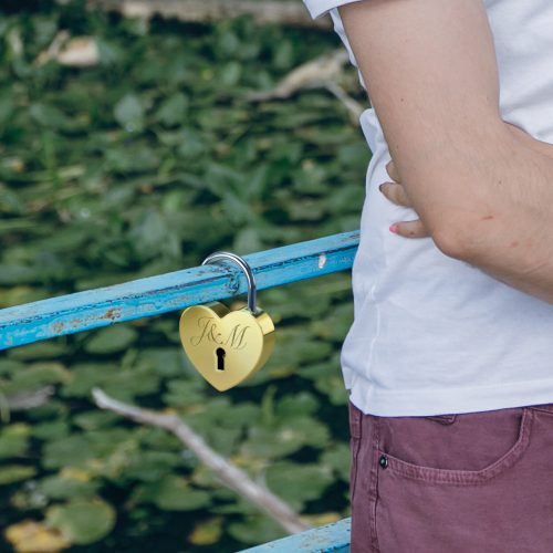 Basi-Heart Lock szerelemlakat