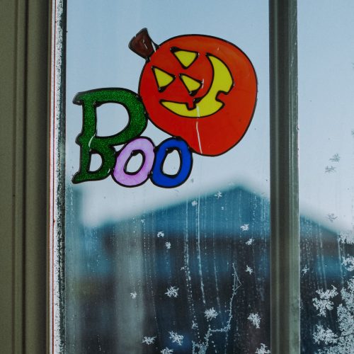Halloween-i ablakdekor - "Boo" tök