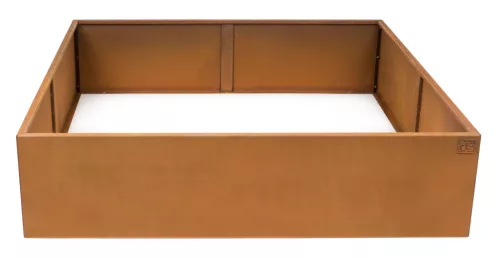 G21 Corten magaságyás, 132 × 32 × 132 cm.