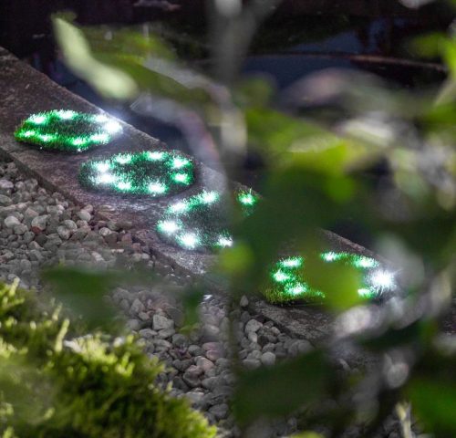 Lámpa Strend Pro 6155, Gyepburkoló lapok 4 db, 24 cm, műfűből készült napelemes körök, 4x 8 LED, AA