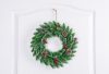 Karácsonyi koszorú, bogyókkal, natúr, havas, 33 cm